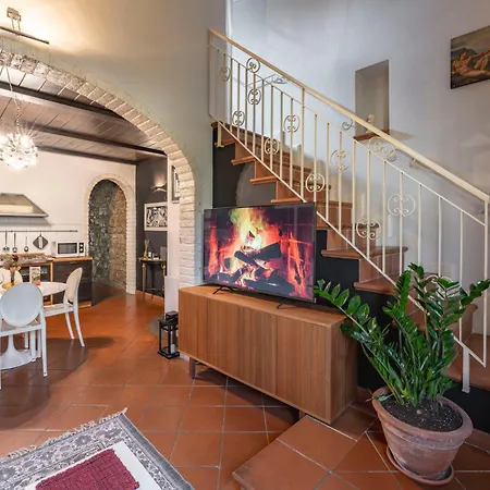 Elegant Penthouse In Santo Spirito Apartment Florence