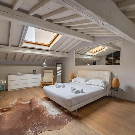 Elegant Penthouse In Santo Spirito Florence